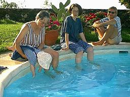 Adrian, Helga, Elisabeth und Jutta am Pool auf La Palma