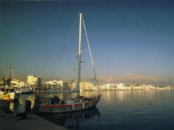 MOMO im Hafen von Chios